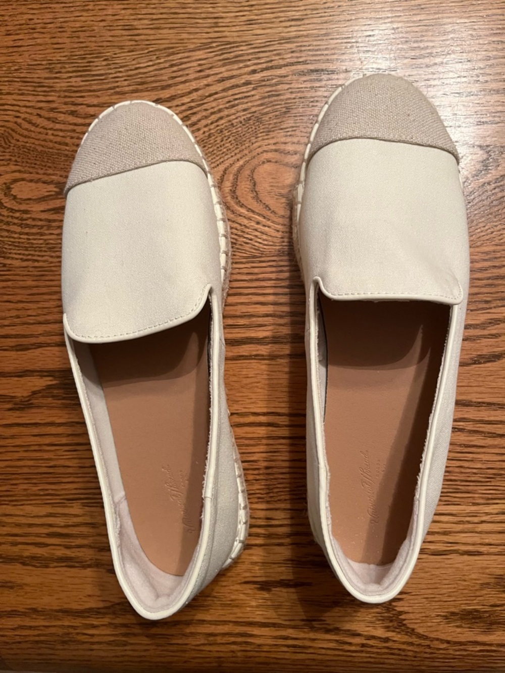 Women's Slip-On Universal Threads 9 Flats in Light Beige
